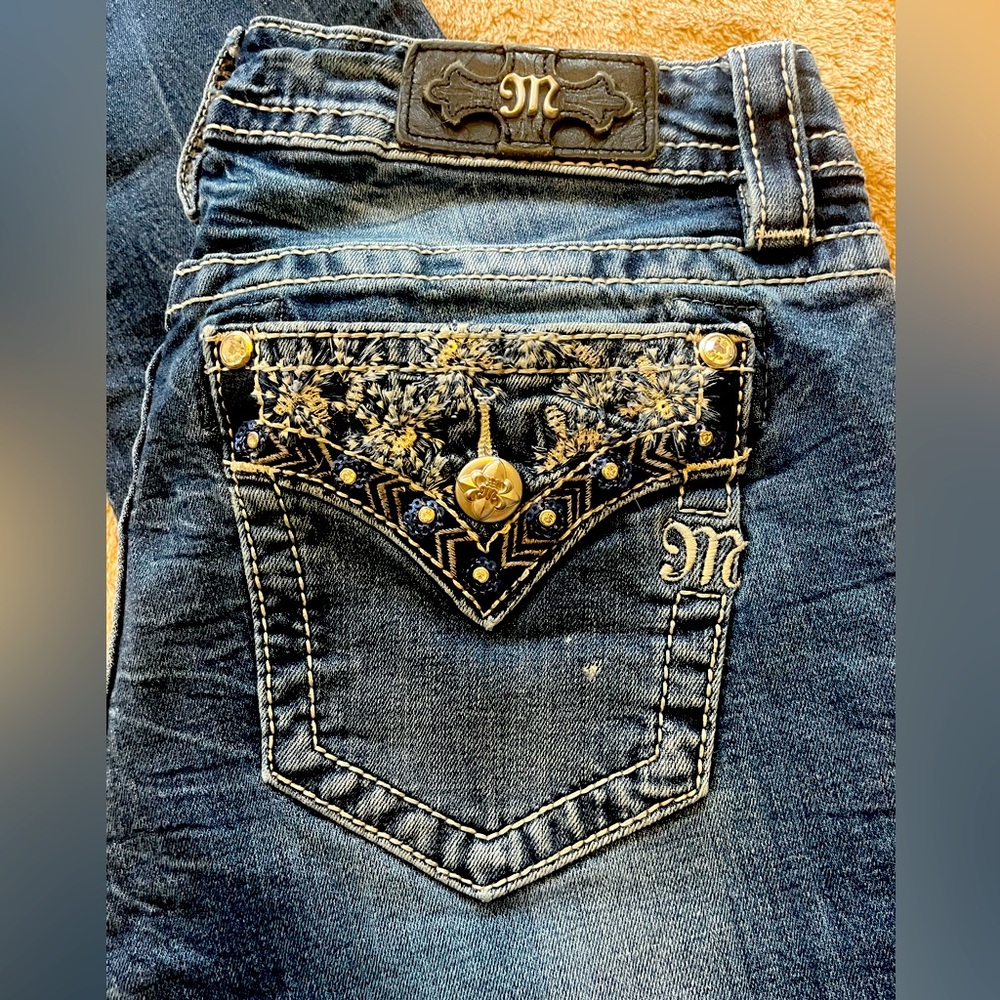Miss Me Jeans. Pretty Blue Details.